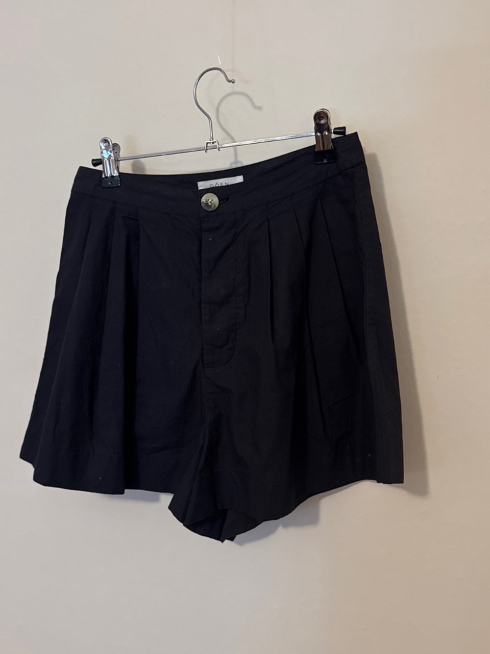 Doen Black Shorts